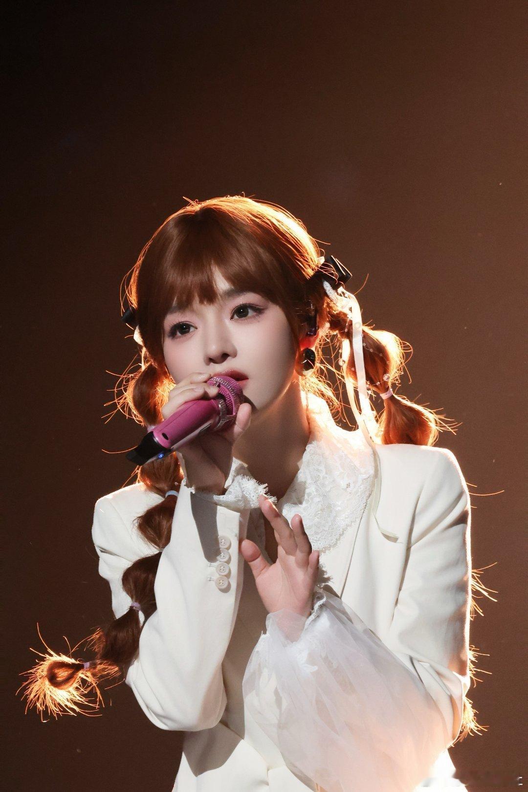 黄霄雲没有恋爱脑的义务终于等到黄霄雲二胎，主打歌前奏氛围感直接拉满，嗓音细腻有