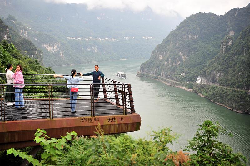现在是旅游的好时候！大多数人已经旅游回来了，各个景区人已经很稀少，旅游体验肯定大