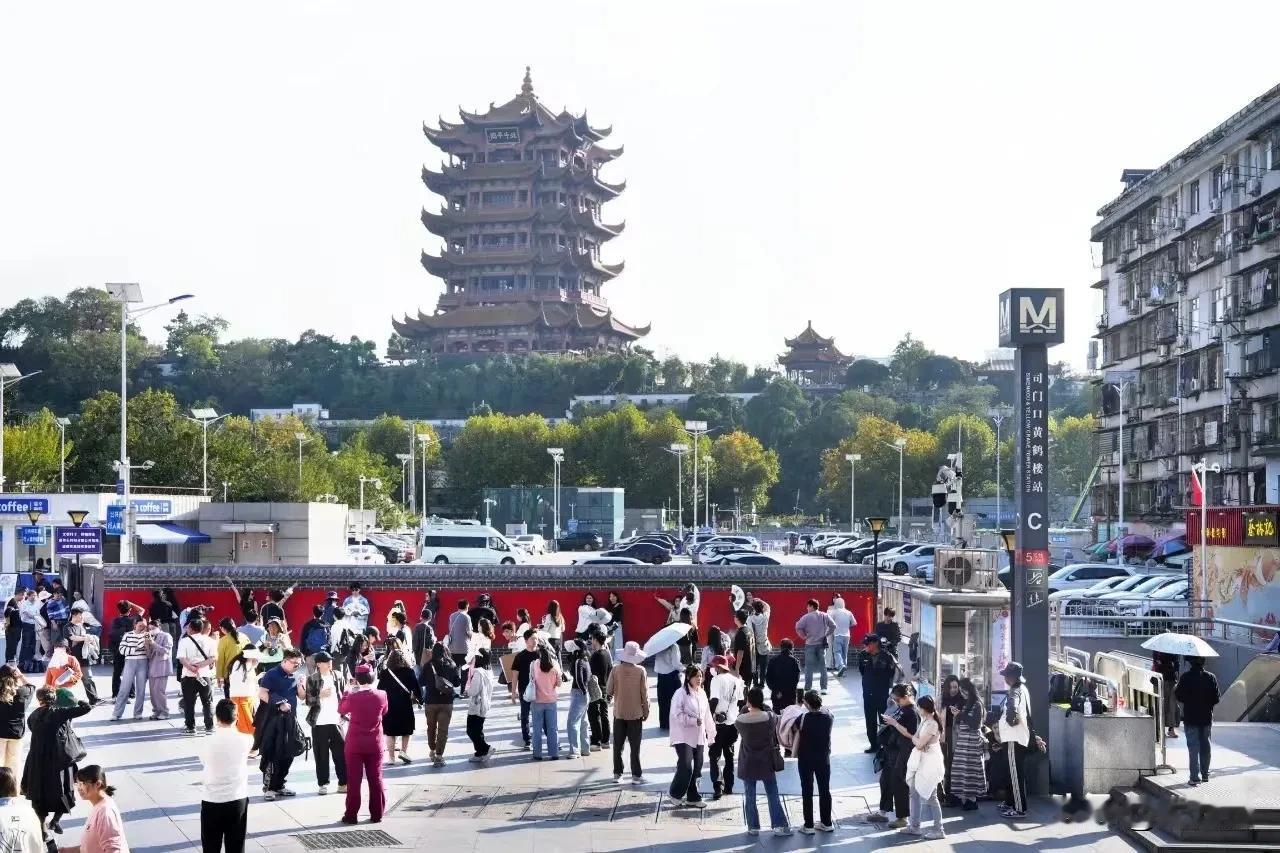 迎五一，武汉地铁运营时间调整据武汉地铁运营消息，为保障“五一”假期的市民乘客