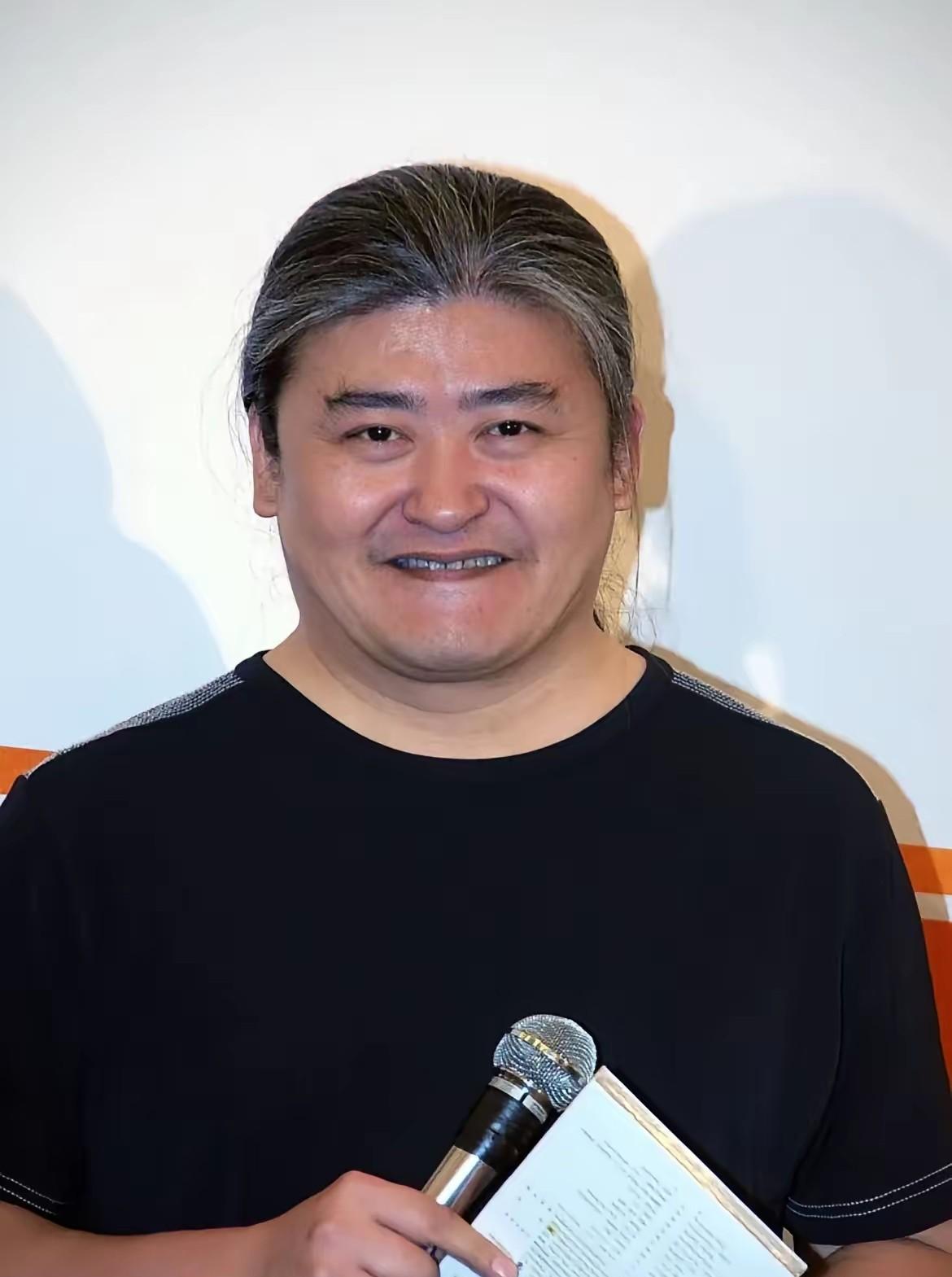 很多人翻出照片拿面相的说法惋惜刘欢老师说他人中短，早早就在脸上看出身体的隐患