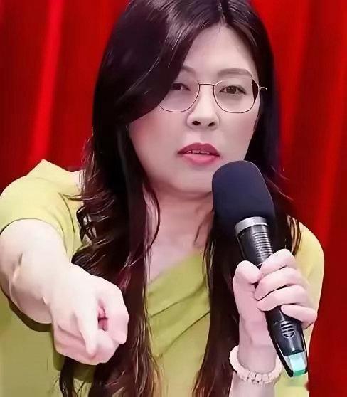 郑丽文那句“不稀罕大陆市场”，算是把多年来暗藏的那点小心思全抖落出来了。她前脚刚