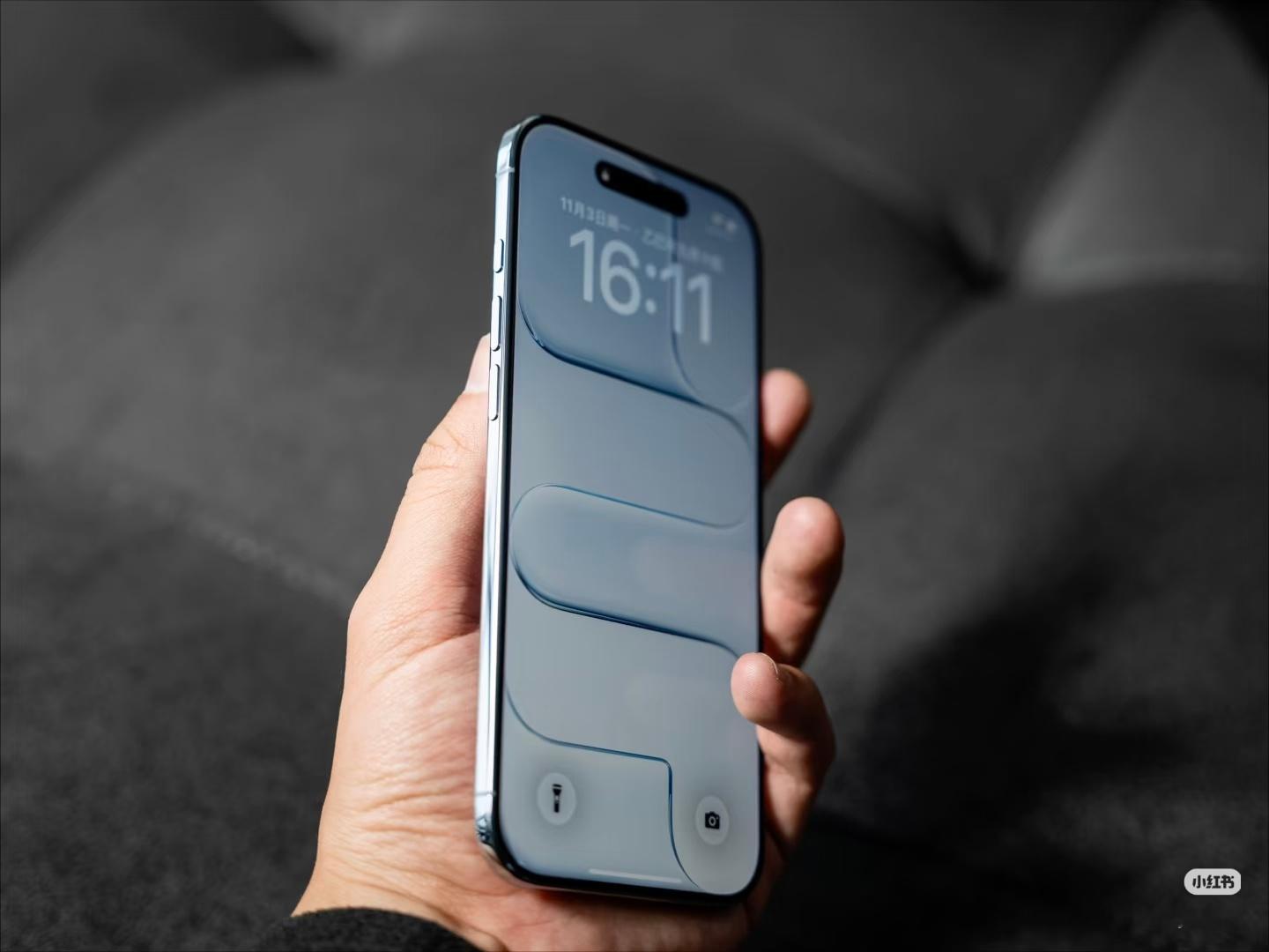 没忍住下单了iPhoneAir；没办法，对美的东西总有点追求。一样的价位，面前