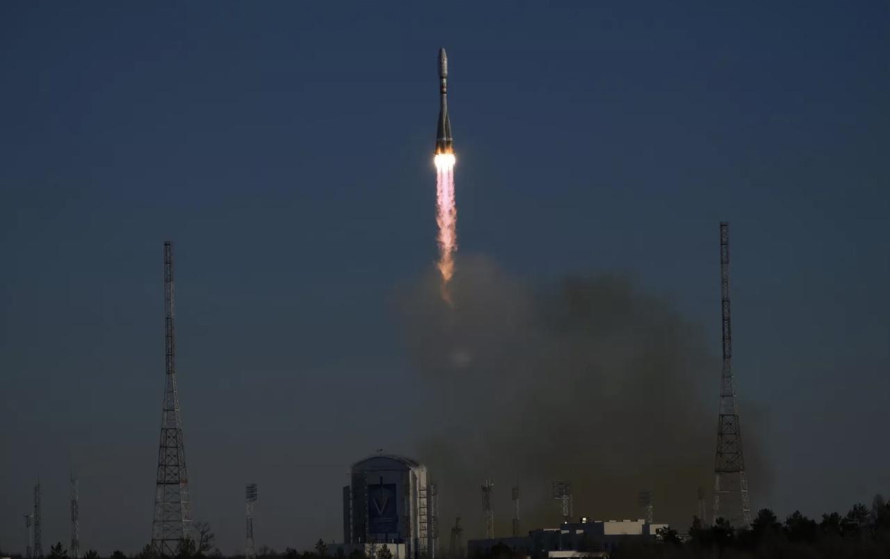 普列谢茨克发射场成功升空！很多人以为，在西方的芯片禁运和技术锁喉下，俄罗斯的空天