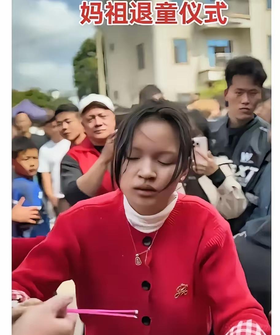 太让人心疼了！被资本硬塞的孩子顶替，她忍了；家人被人拿捏，她也忍了，可仪式刚结