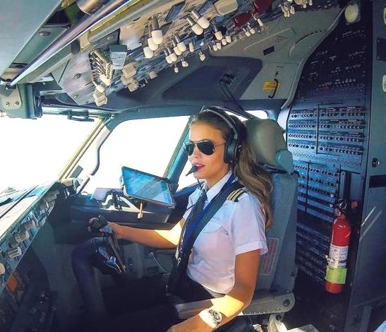 2025年最后一天，新华社TV报道了美空军女飞行员‌金贝利成为中国首位美籍女机长