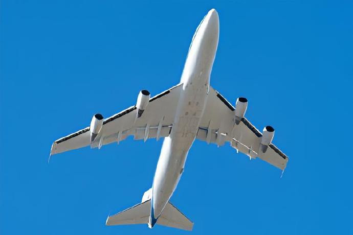 每天认识一件兵器美国E-4“守夜者”空中指挥机E-4是由波音747-200客机