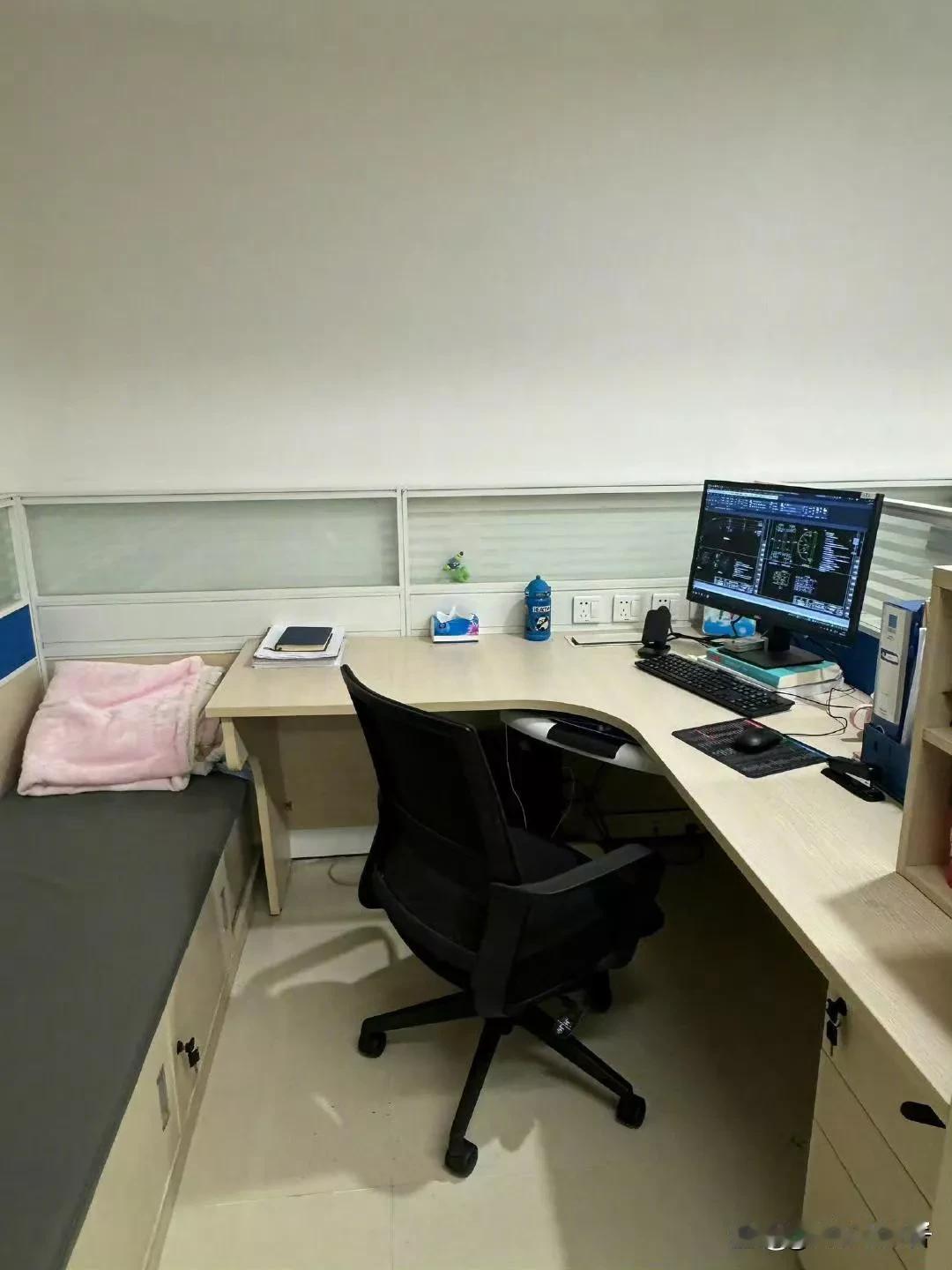 建议所有公司工位都按照这样来设计，关键可以休息呢