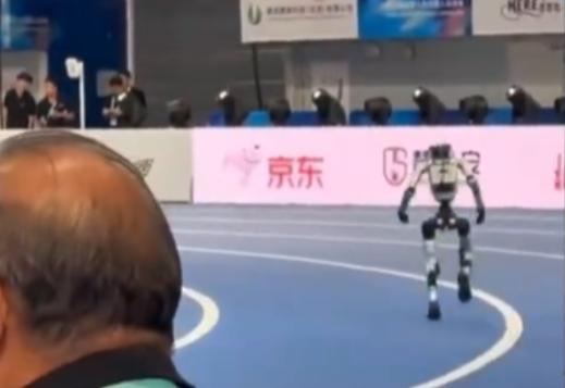 日本参赛机器人被碾压后，中方网友安慰的一段话炸锅，大批日本网友道歉！2026