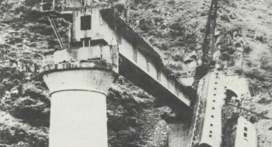 1981年，当442次列车驶出隧道瞬间，司机惊恐地发现，铁轨突然消失了!他第一时