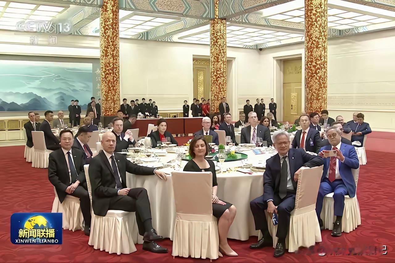 顶尖聚会，中国女老板引人注目！那些大人物聚在一起开会，地方很保密，外人看不