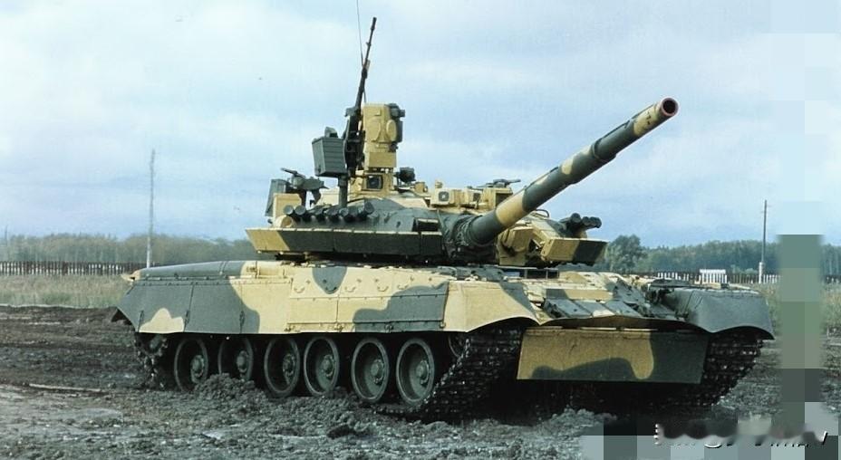 T-80UM-1“雪豹”是上世纪九十年代卾木斯克机械厂为了度过那段经济困难时期以