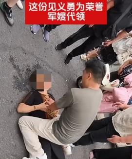 钱王津，男，汉族，现役军人，2026年7月27日傍晚六点多，他趁着探亲休假，陪着