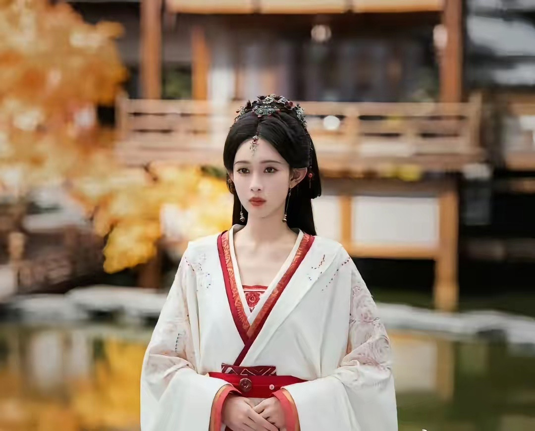 我有个疑惑，为什么孟子义的资源不如白鹿？孟子义北电专业，演技比白鹿好，长得漂亮，