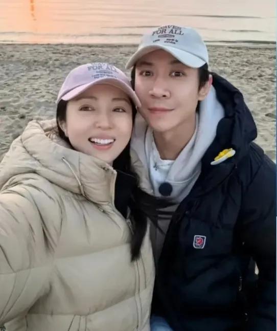 董璇二婚说明她始终对婚姻有期待，没有放弃对爱情的憧憬，而且认为自己遇到了合适的人