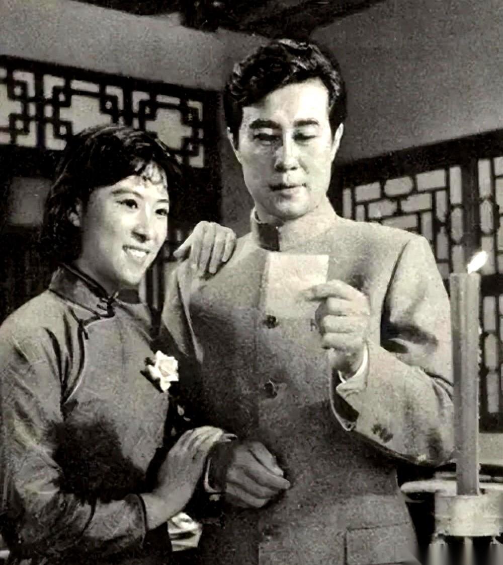 1979年，《绿海天涯》片场，导演一个决定，让旁边的人都捏了把汗。他指了指47