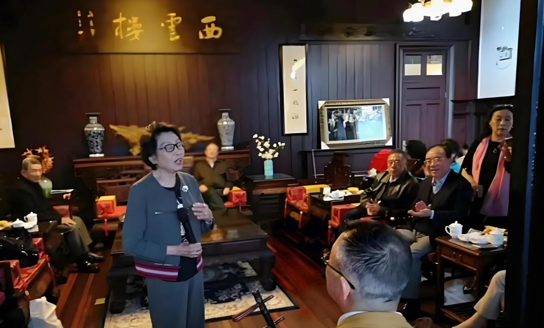 杜美如，是杜月笙与四太太姚玉兰的长女，1930年生在上海，眉宇气质很像杜月笙。