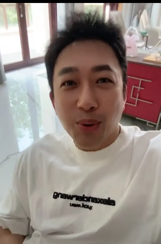 于正也终于被业内制片人内涵了说他不专注作品，靠内涵同行，挑起粉丝争端博眼球，引