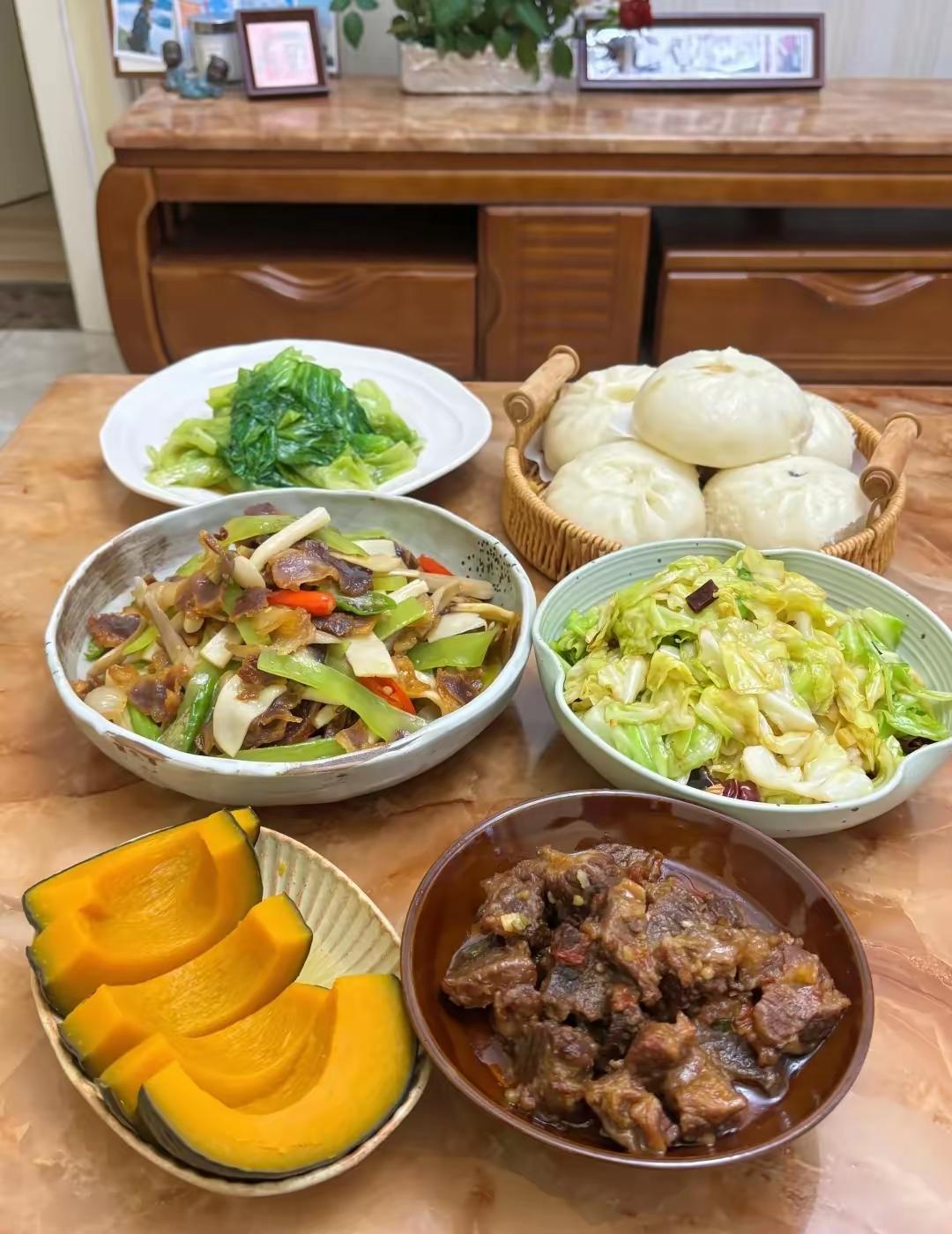 以前我也跟我老公闹，主要因为几点他父母不给看孩子，我没法上班，挣不了钱，日子很