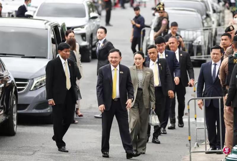 自从被洪森亲王的电话录音坑害之后，佩通坦越变越漂亮了，而且越来越成熟了。看看她