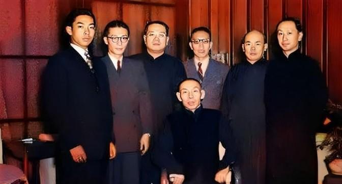 1991年，杜月笙的儿子杜维善来到了北京，想收回父亲当年购置的四合院，然而住户却