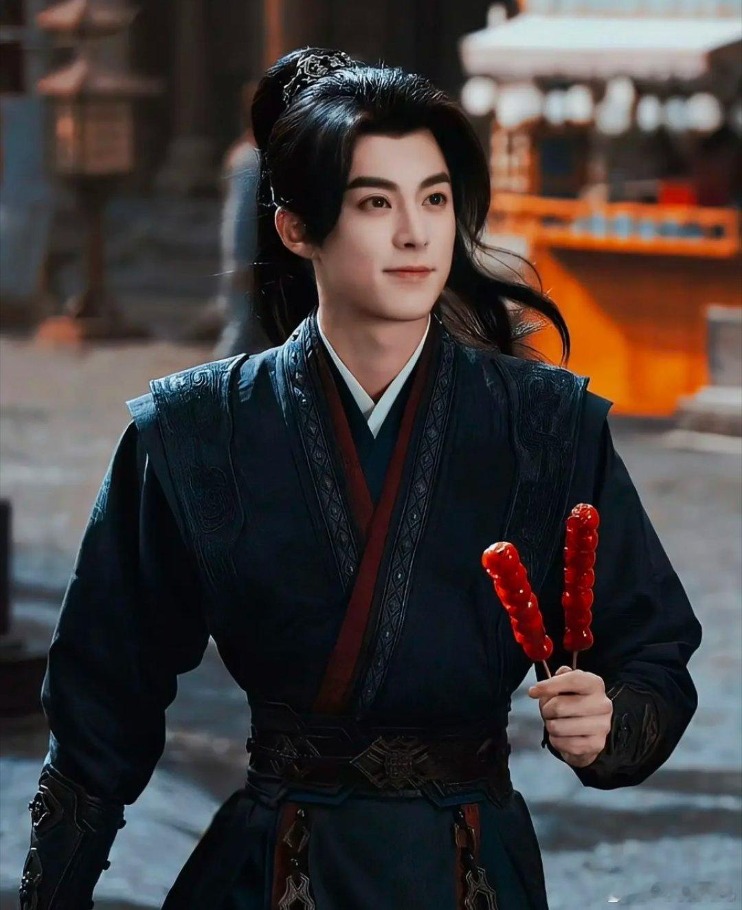 1、田震时隔24年后回归筹备演唱会，不少合作方跑去谈合作，场次都报备好了。2、陈