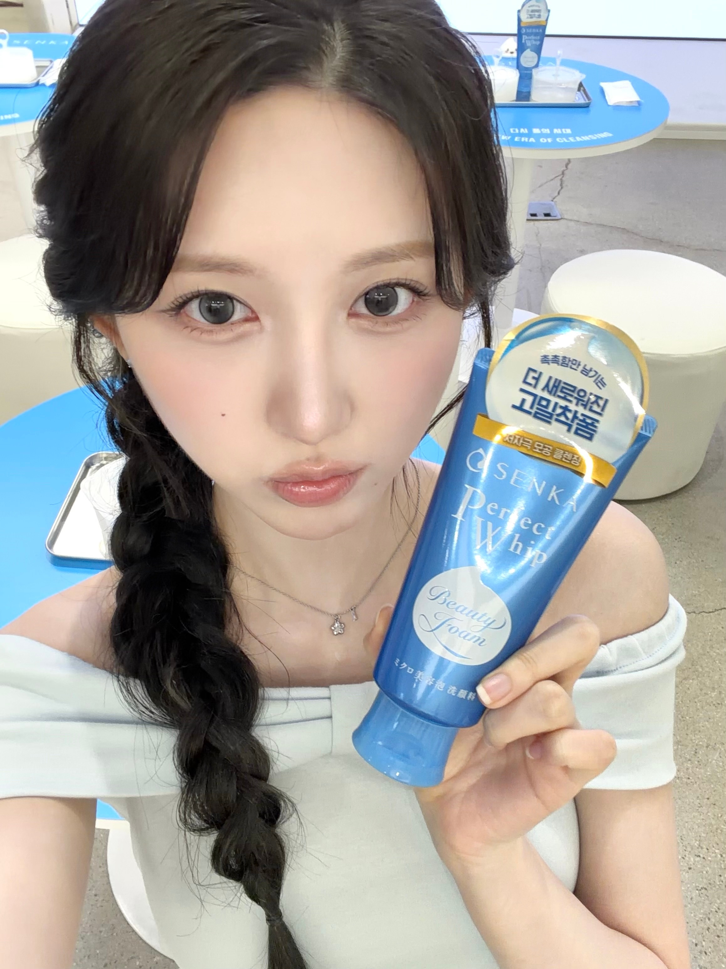 一样的发型一样的表情