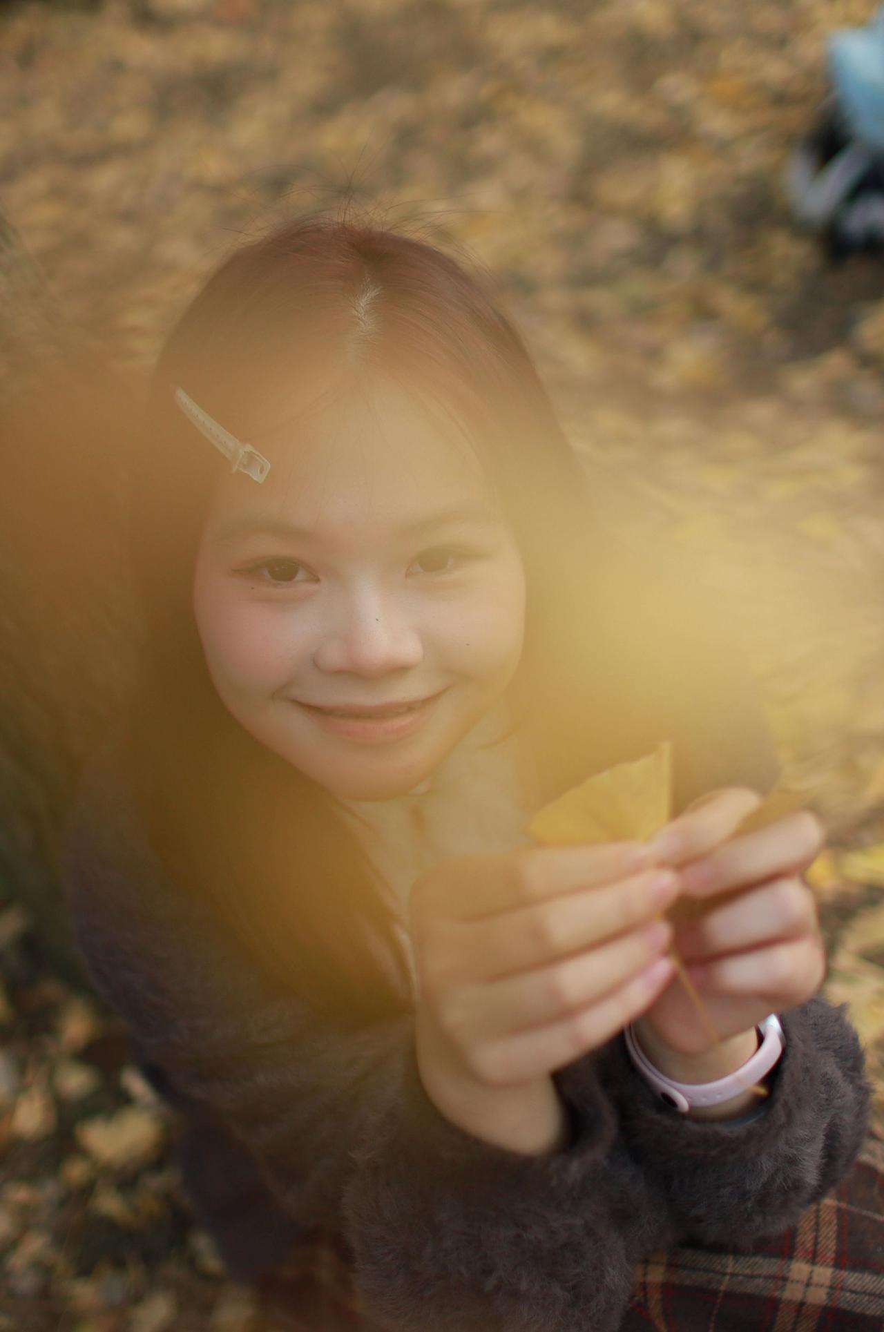 偶遇柳候公园，随手拍几张。冬天，没有阳光的下午。小姐姐亲纯靓丽，笑容可爱，感谢出