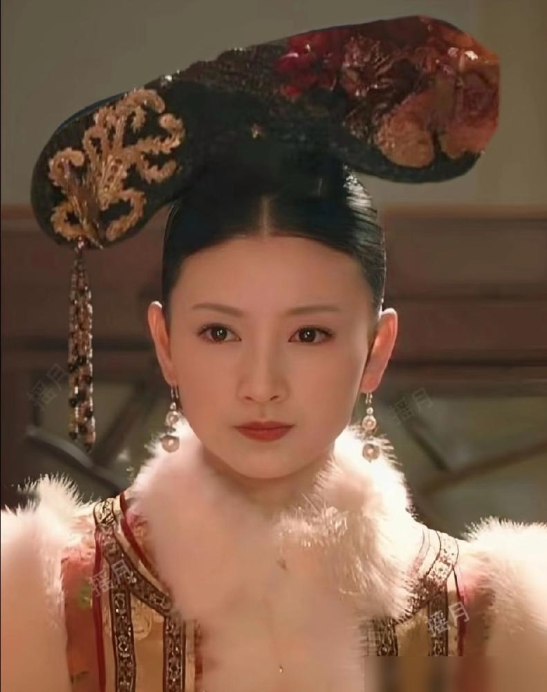 重刷甄嬛传我后背发凉，温实初进眉庄的屋，根本不用宫女通报，直接掀帘就闯。甄嬛就在