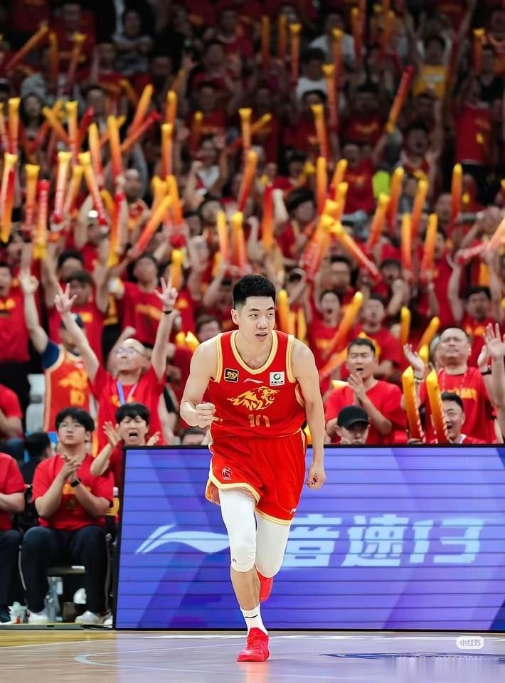 CBA山西汾酒男篮正在追求浙江广厦球员朱俊龙，朱俊龙本赛季结束后，和广厦签订的