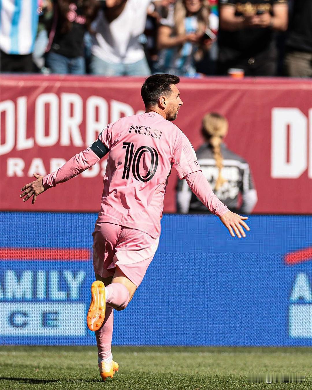 上班打卡式封神！梅西又在美职联杀疯了，905球里程碑刷新足坛历史！谁能想到，3