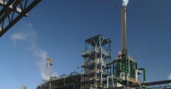 看来这仗有得打了。据彭博社报道，中国已要求其炼油厂停止出口燃料及石油衍生品，并停