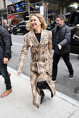 凯特·哈德森，出席电影《蓝调之歌》纽约映后座谈会，这状态也太绝了吧……一眼看