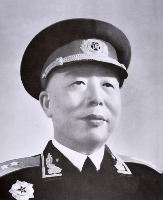 1939年，萧克通知宋时轮去开会，要求他交出兵权去延安学习，却遭宋时轮反对，萧克