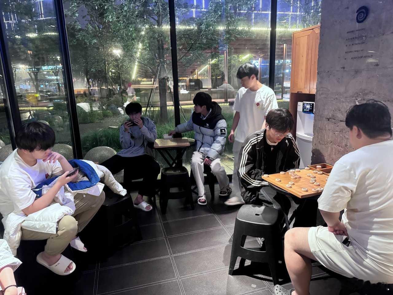 瓜友速报棉袄配拖鞋​​​