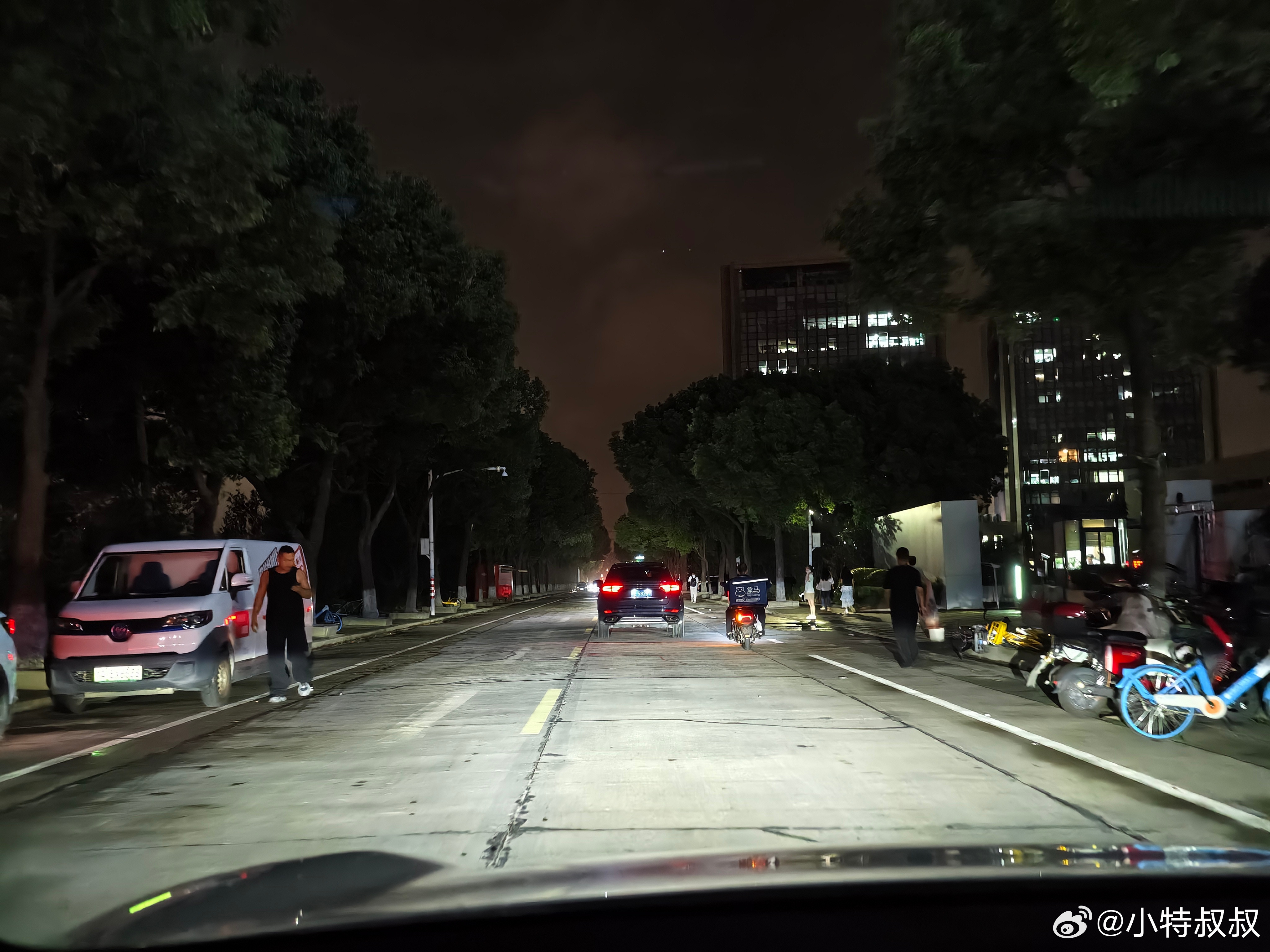 推荐个好东西，蔚来车商城里的这个SONAX雨刷精，价格小贵。但如图所示，真鸡