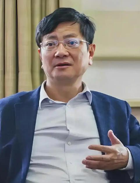 普通人的饭碗谁来守？郑强教授警示太戳心！AI疯狂普及疯狂替代打工人，流水线白领岗