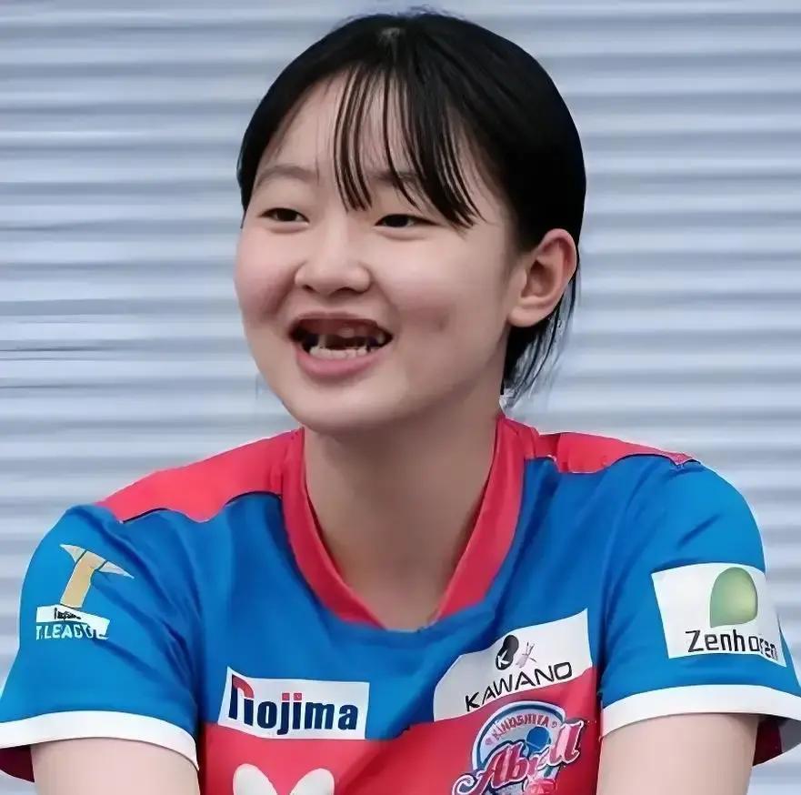 张本美和这姑娘今年十五岁，已经是日本乒乓球女队主力了。她爹妈都是中国前国手，兄妹
