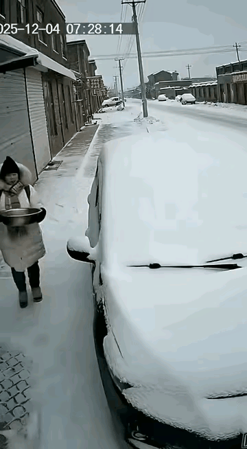 灵机一动，不管怎样，除雪效果挺好的