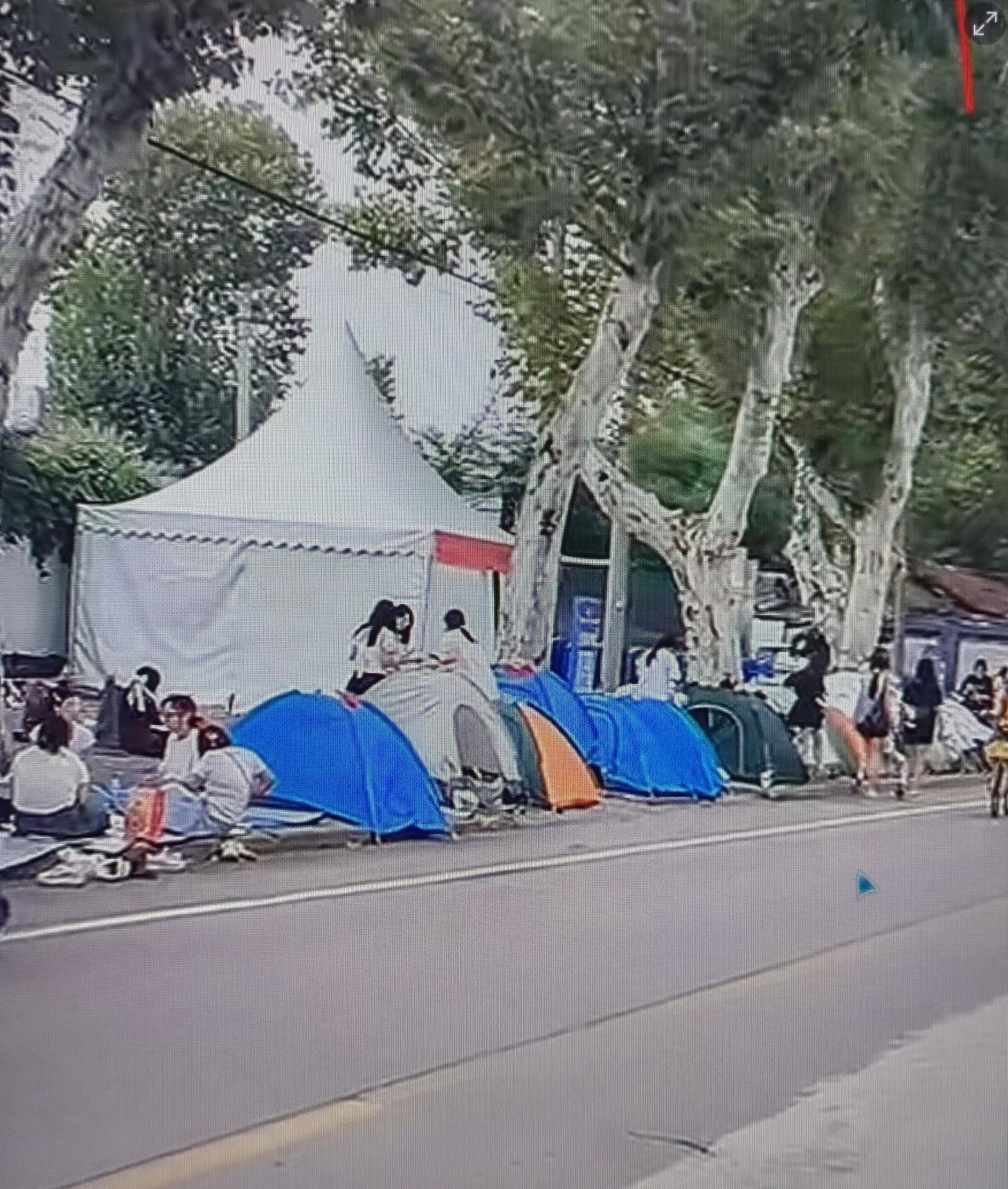 国庆假期出游的人不少吧，酒店早早提价以待，却没想到“赔了”，理由是雨多，人都住车