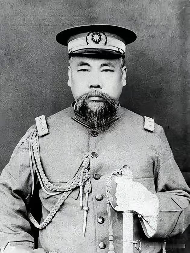 1911年11月3日，江苏巡抚程德全深感清王朝已无可救药，为了避免战争，他剪去发