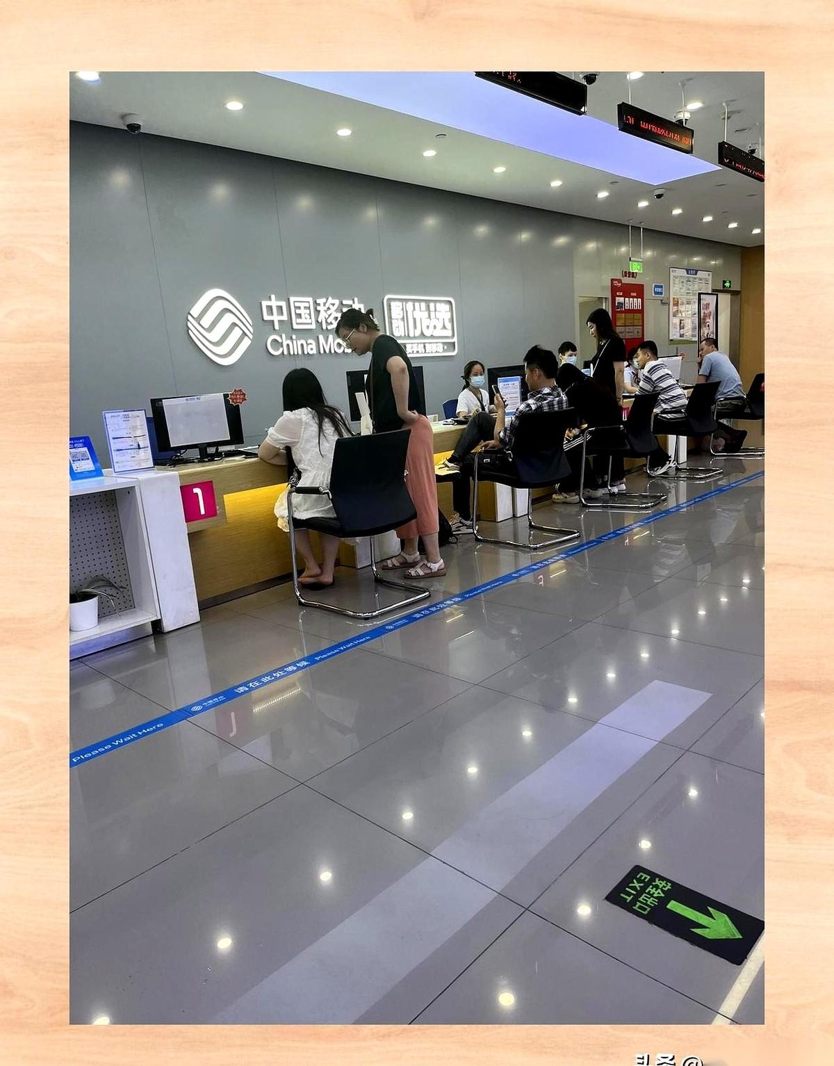 一年不到100万。中国移动、国家电网、三桶油……这些巨无霸的掌门人，年薪都在9