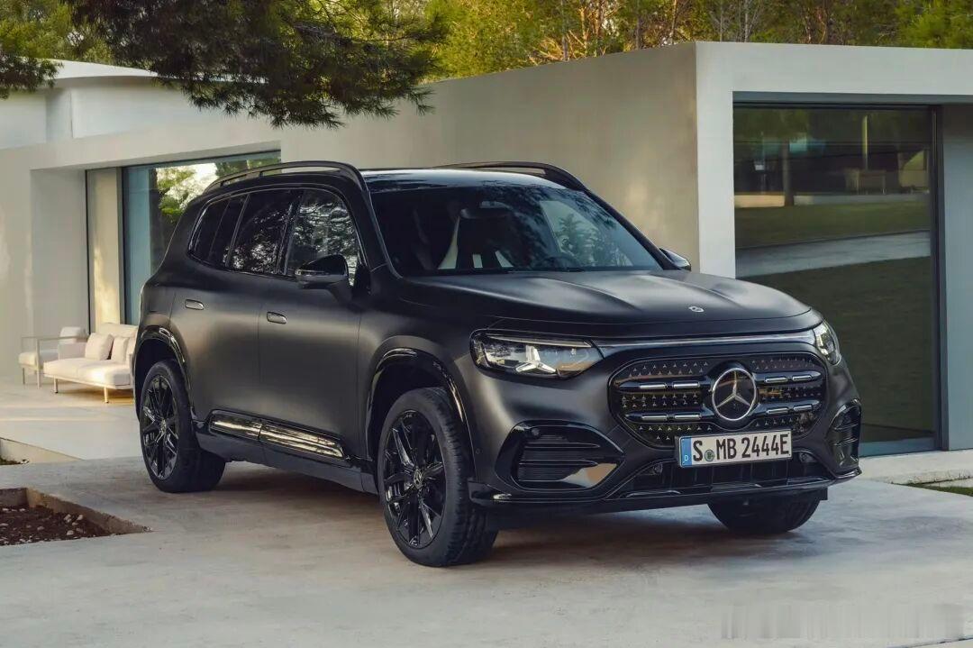 梅赛德斯-奔驰正式发布第二代GLB车型，新车外观延续熟悉的设计语言，内核却已全面