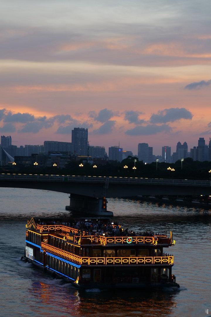 浪漫的广州夜色继续奉上城市摄影我的日常plog拍摄于广州海心桥松下S928