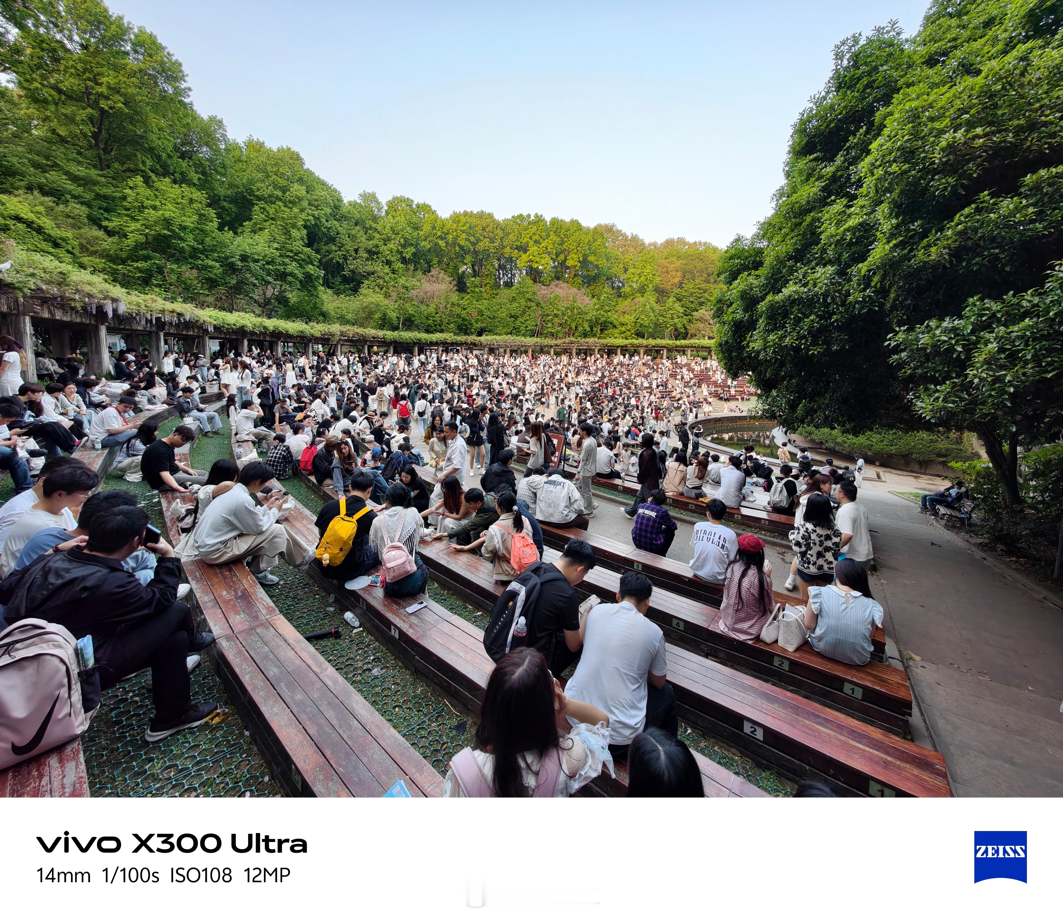 拍照前手机镜头擦没擦干净拍出来的效果真的是差距巨大图1是没擦干净拍摄的，其实镜头