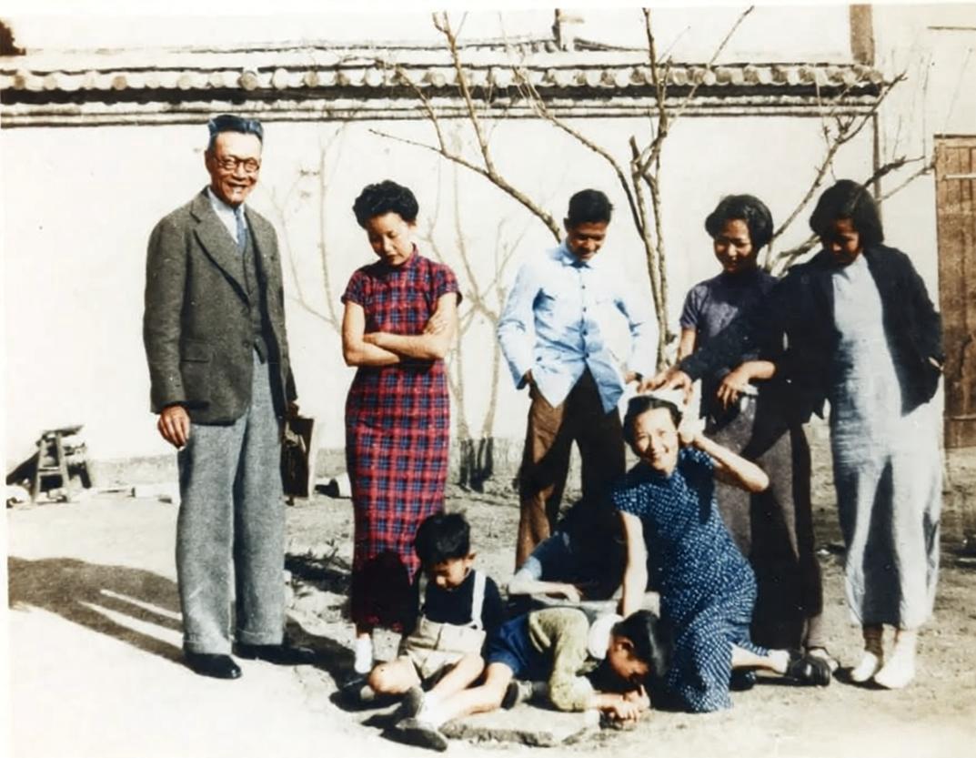 1938年西南联大初迁昆明时，校舍尚未建成，部分教职工会租住城区相对便利的民居—