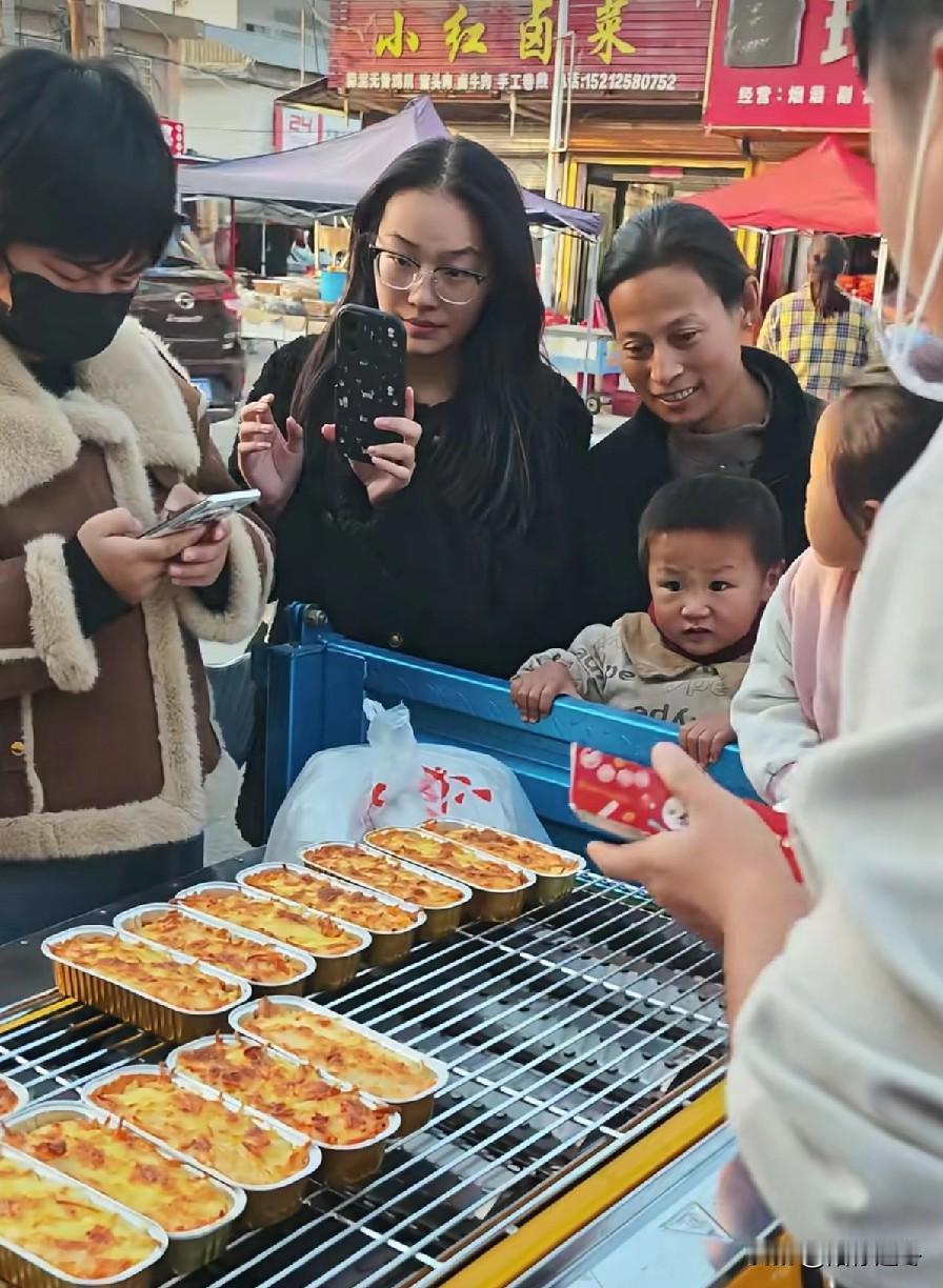 00后小伙回村做小吃，半天赚400元！[赞]宝妈想创业的看过来，200元的成本