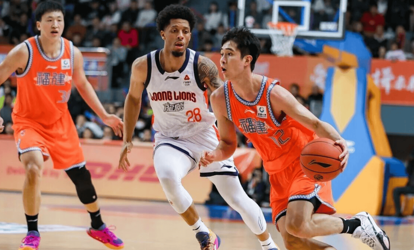 福建男篮总结比赛: 球队三分命中率达42.4%, 主场大胜对手