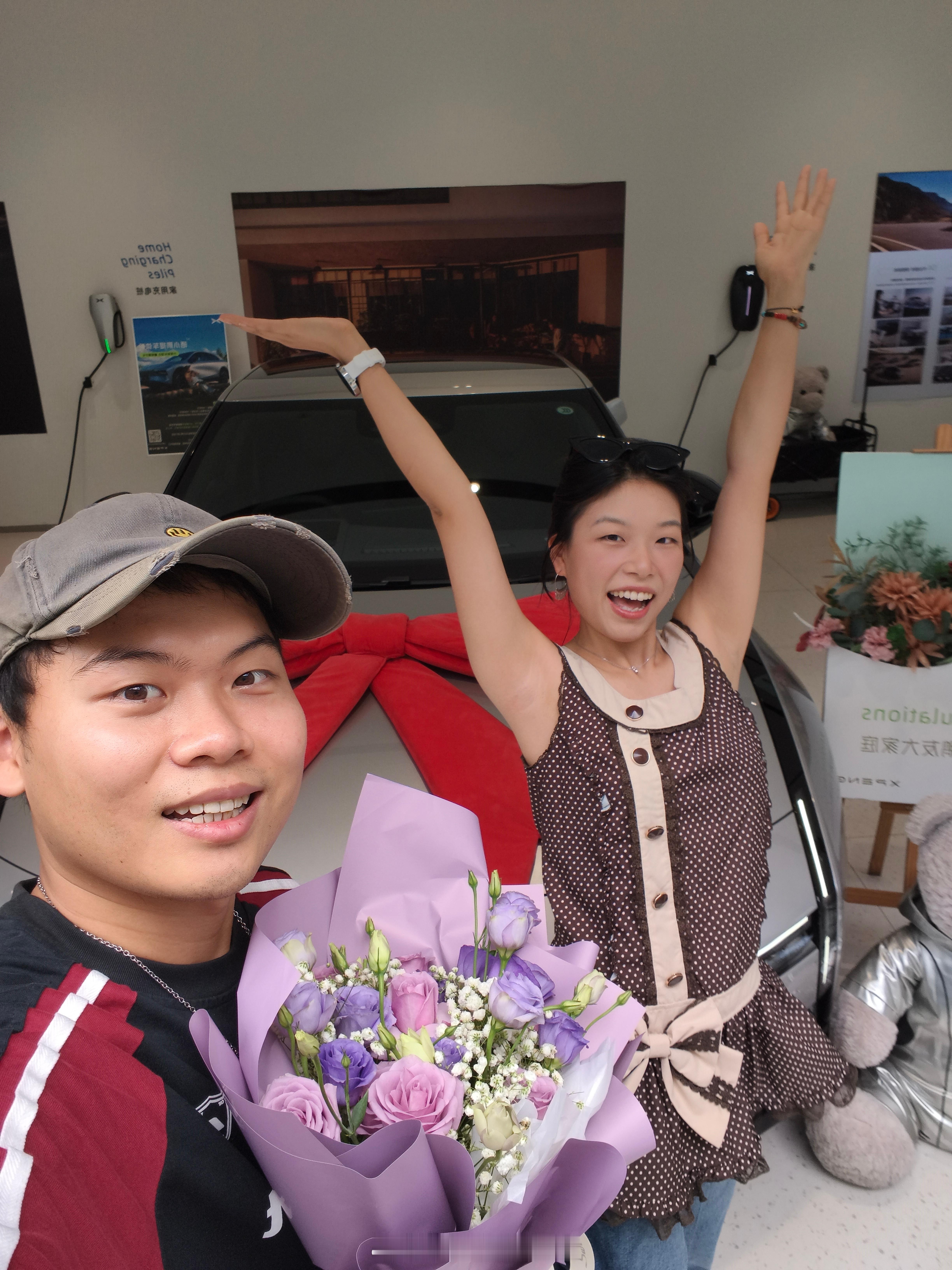 恭喜我们成为尊贵的小鹏P7车主！！！！27号晚发布会第一时间锁单，31号到店火速