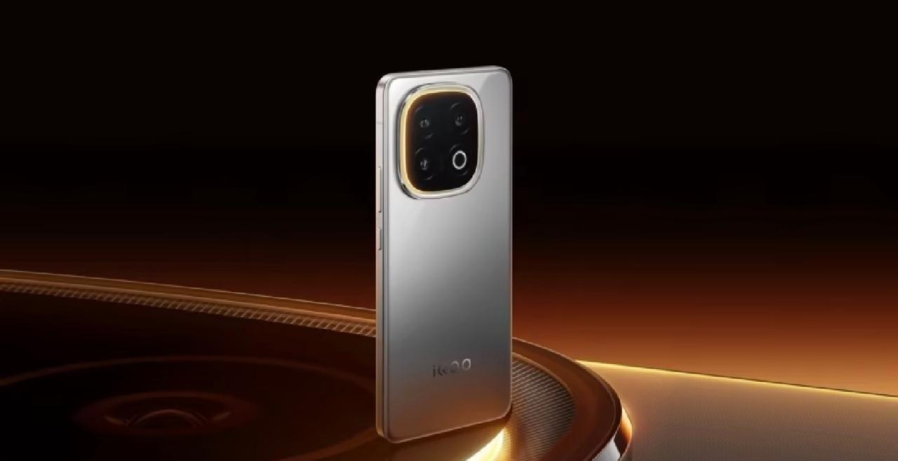 对标iPhone17的iQOO15外观泄露了，镜头Deco有点厚！今天，iQ