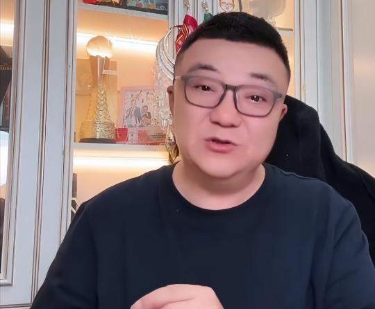 董路又开炮了。这一次，他瞄准的是山东泰山0-3惨败上海海港。看了比赛之后，他